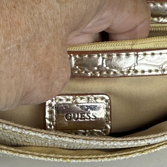 (E4) Guess virtual glitter clutch with flap and shoulder chain - Picture 12 of 15